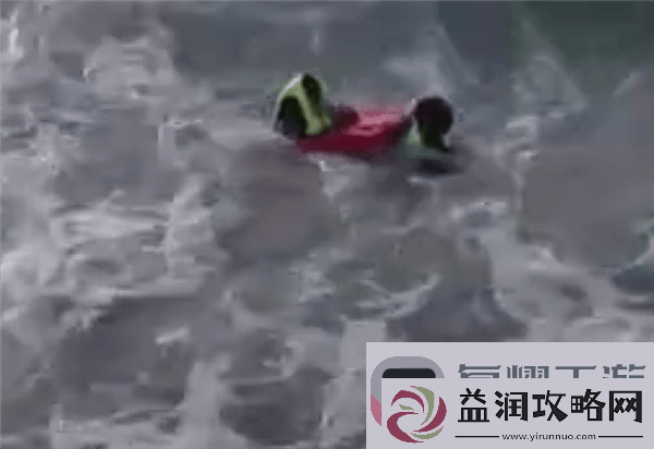 万宁蓝天救援队：水上机器人显神威-三名游客成功获救！